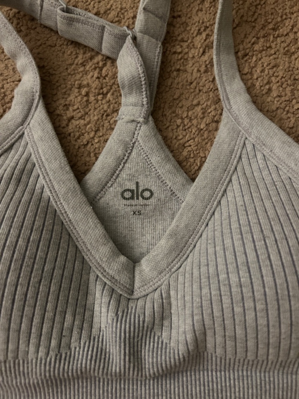 Alo Seamless Two Tone Rib Bra - Picture 3 of 4